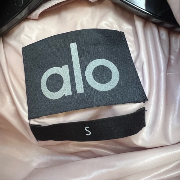 ALO stunner puffer jacket mauve baby pink - Picture 4 of 5